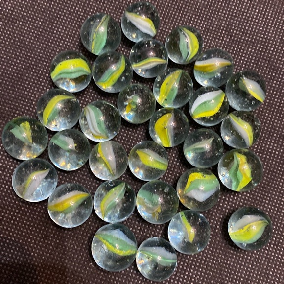 1 lb 3oz Miscellaneous colored glass marbles in small, Medium & large - Picture 12 of 16